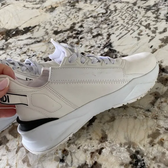 Woman’s Fendi sneaker 6.5
