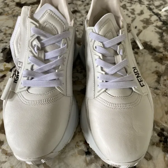 Woman’s Fendi sneaker 6.5
