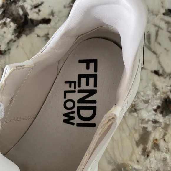 Woman’s Fendi sneaker 6.5