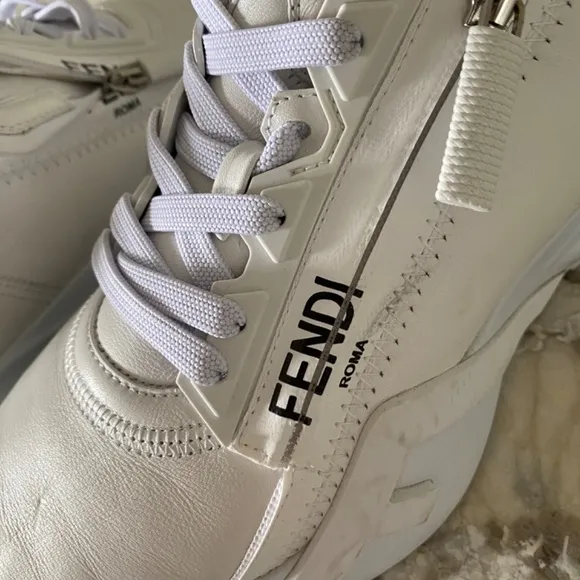 Woman’s Fendi sneaker 6.5