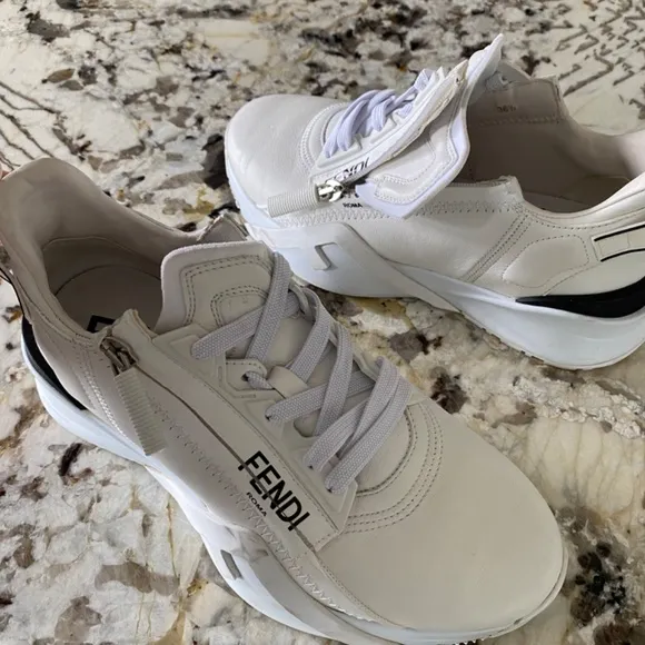 Woman’s Fendi sneaker 6.5