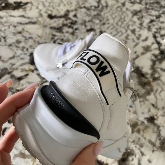 Woman’s Fendi sneaker 6.5