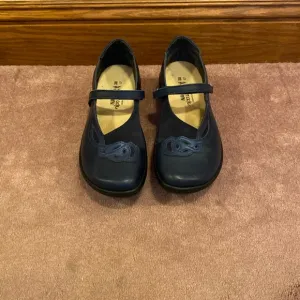 womens Mary Jane Bluegill style blue Leather shoes. New without tags.  size 38/7