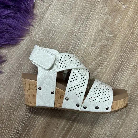 Women's off White Wedge Sandals