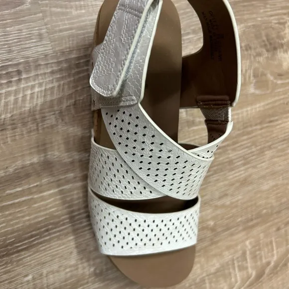 Women's off White Wedge Sandals