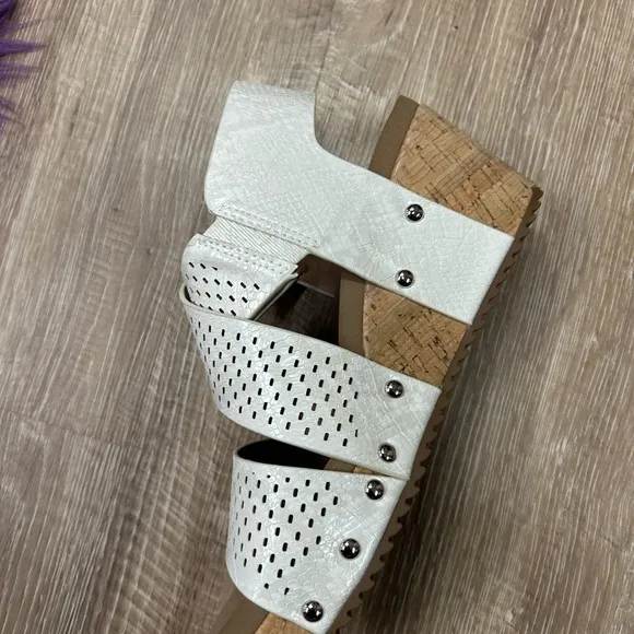 Women's off White Wedge Sandals