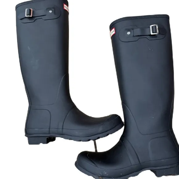 Women's Refined Slim Fit Black Size 10 Rain Boots