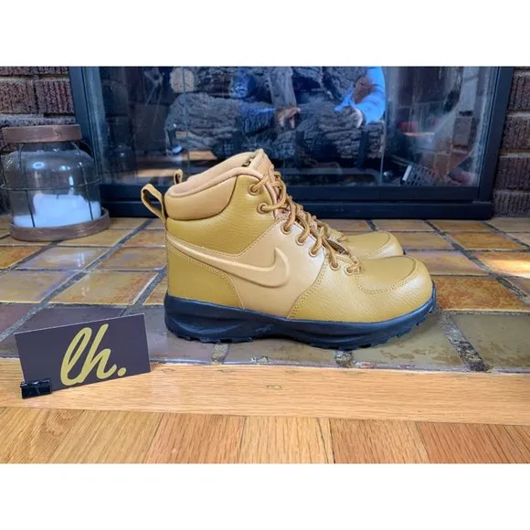 Youth 6.5y Nike Manoa LTR “Wheat” Leather Boots BQ5372-700